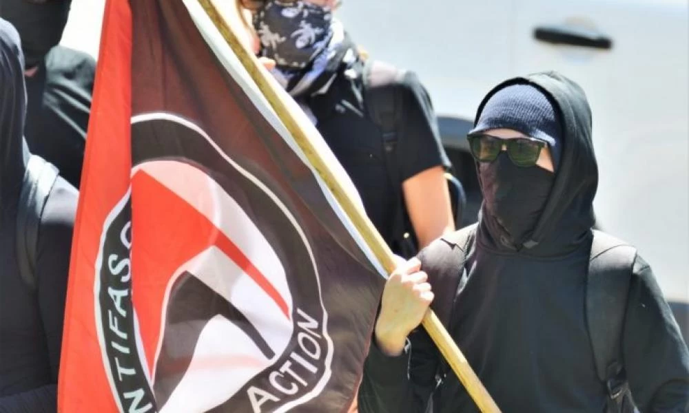 Σλοβενία: Ξένοι πράκτορες της Antifa προκαλούν βία σε αντικυβερνητική διαμαρτυρία (ΒΙΝΤΕΟ)